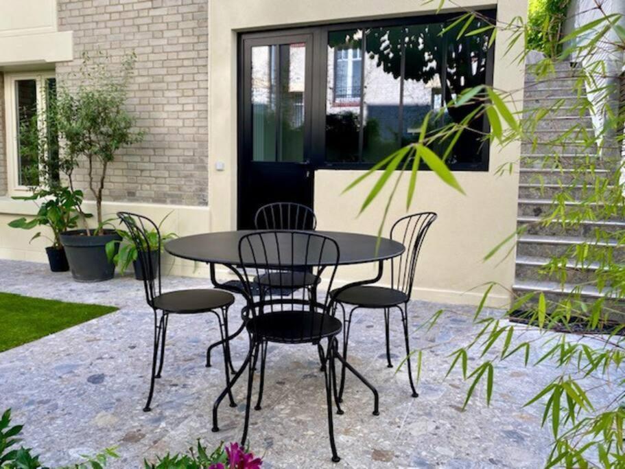 Appartement Montmartre En Rez-de-jardin Parijs