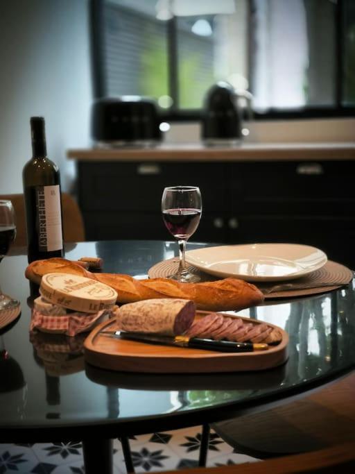 Appartement Montmartre En Rez-de-jardin Parijs