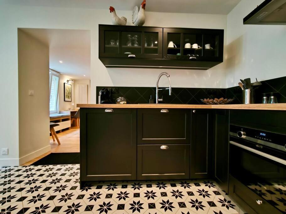Montmartre En Rez-de-jardin Appartement *