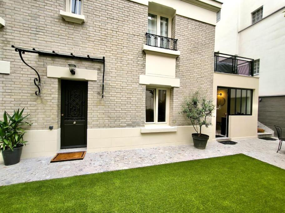 Appartement Montmartre En Rez-de-jardin *
