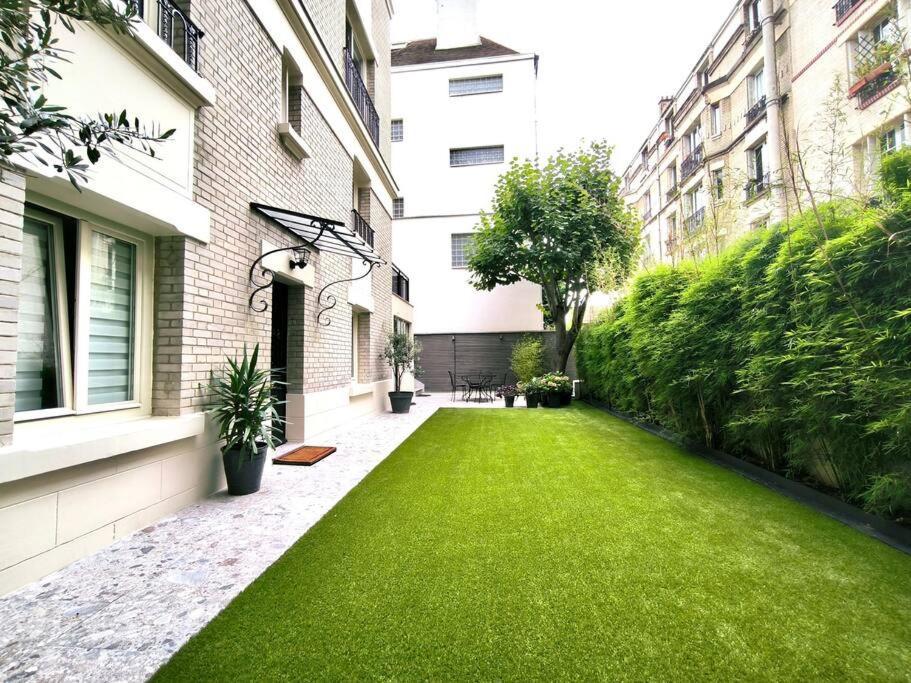 Appartement Montmartre En Rez-de-jardin Parijs